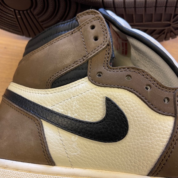 Travis Scott  x air jordan 1 retro high OG Mocha Size 8 men main image 4